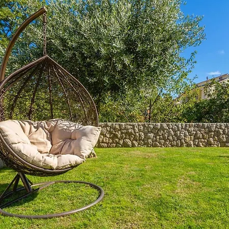 Luxury Mande