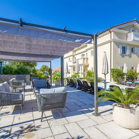 Luxury Mande Villa