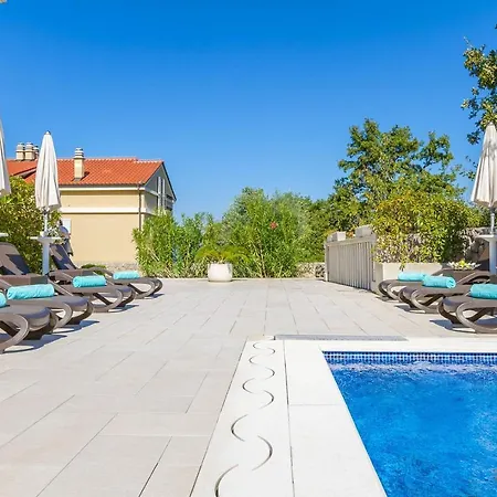 Luxury Mande Villa