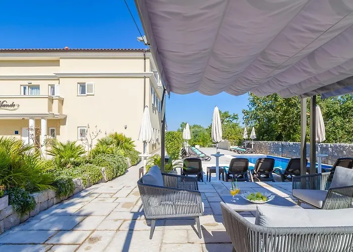 Luxury Mande Villa *