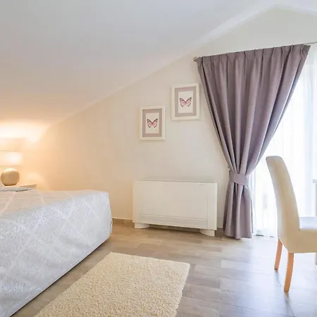 Luxury Mande בית הארחה 5*