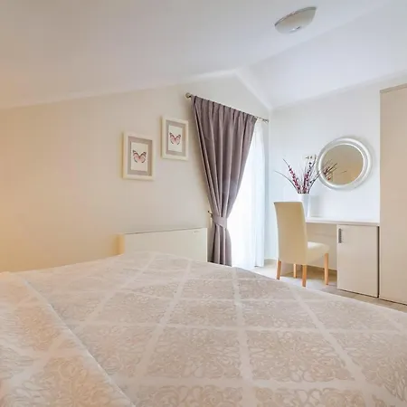 בית הארחה Luxury Mande 5*