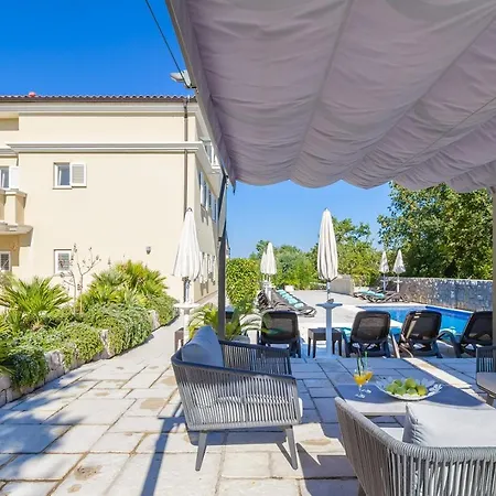 Luxury Mande בית הארחה 5*